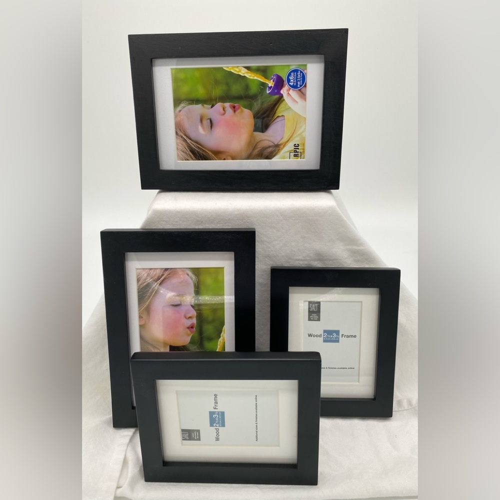 NWOT Matte Black Picture Frames with Mat, 2.5 x 3.5 & 4 x 6 (set of 4)
